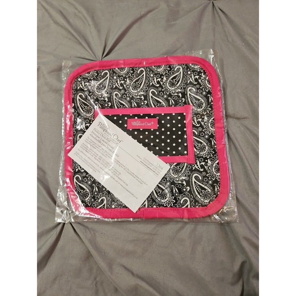 New In Package Pampered Chef Paisley Polka Dot Potholder Oven Pad #1366